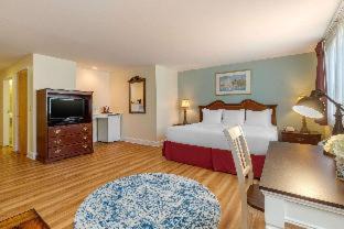 Middletown Hotel | Eco-Friendly Getaway at The Carriage House Inn Newport