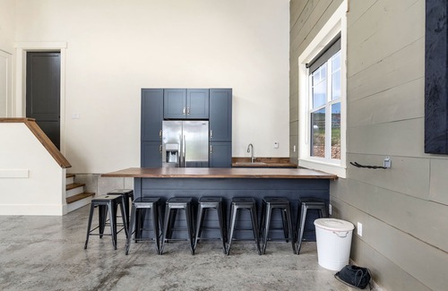 Cherimoya Hill Other | Discover The Carriage House @ Bear Lake - Sleeps 45 Plus!