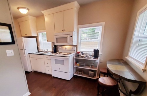 Downtown Little Rock House | Top-Rated The Carriage House: Family-Friendly & Cozy