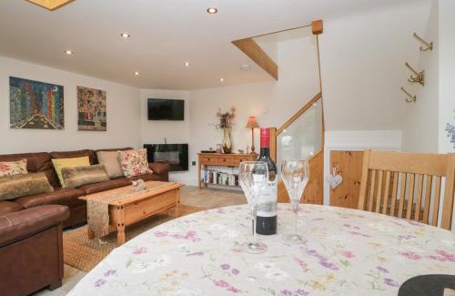 Yarpole House | Discover The Cart Barn: 4-Star Stay with High Ratings