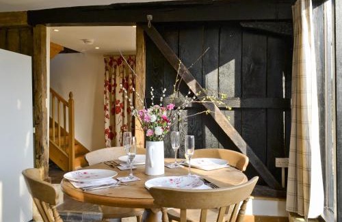 Uggeshall House | Discover The Cart Lodge: Family-Friendly Retreat with Hot Tub