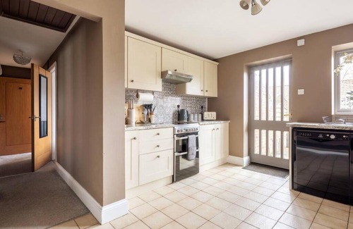 Pentney House | Relaxing Spa Retreat at The Cart Lodge - Pet Friendly Escape