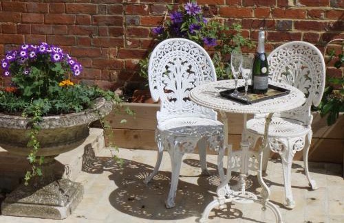 Turville House | Discover The Cart Shed: Family-Friendly 4-Star Escape