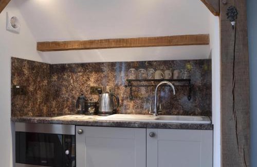 Turville House | Discover The Cart Shed: Family-Friendly 4-Star Escape
