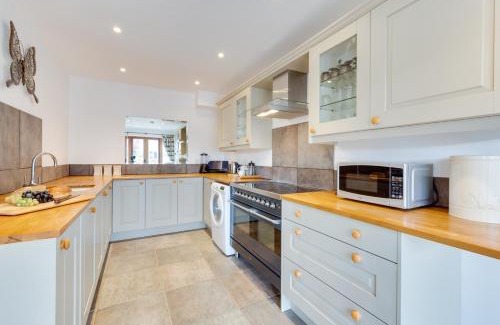 Sudbury House | Discover Family-Friendly Comfort at The Cartlodge