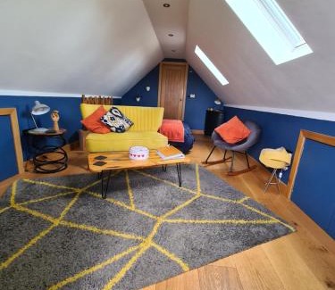 Irstead House | Pet-Friendly Retreat at The Cartshed in Coltishall, Norfolk
