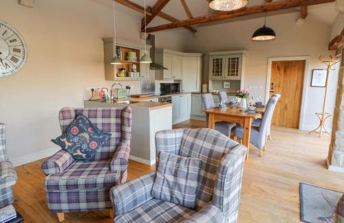 Richmond House | Elegant Stay at The Cartshed, Sedbury Park Farm - 5 Stars