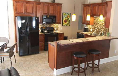 Cary House | Inviting Cary Cottage: Perfect Downtown Retreat for 4
