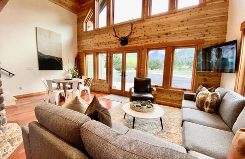 Leavenworth Ski Chalet | Discover The Cascade Chalet - Leavenworth: Rated 9.9/10