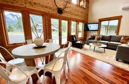 Leavenworth Ski Chalet | Discover The Cascade Chalet - Leavenworth: Rated 9.9/10