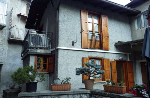 Oliveto Lario House | Cozy Getaway at The Casetta di Vassena with Lake View