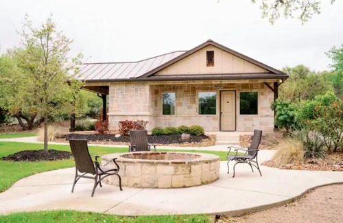 Spring Branch Cabin | Relax at The Casitas at Hidden Falls - Family-Friendly Retreat