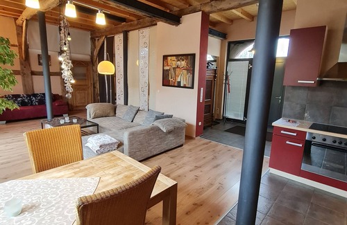 Castell House | Relax at The Castellchen: Guest Rated 9.8, Pool & Kitchen