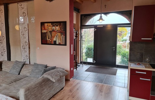 Castell House | Relax at The Castellchen: Guest Rated 9.8, Pool & Kitchen