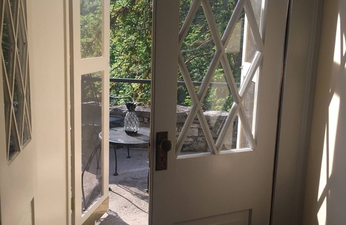 Lexington Apartment | Historic Castle Retreat with Ocean View & Breakfast Included
