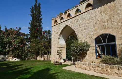Kerem Maharal House | Discover The Castle: A Unique Stay Awaits You