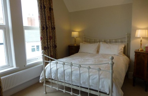 Kingswear Hotel | Stay at The Castle Inn - Pet Friendly & Highly Rated 9/10