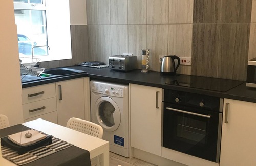 Tredegar Apartment | Discover The Castle Lodge: Family-Friendly with Dining Options