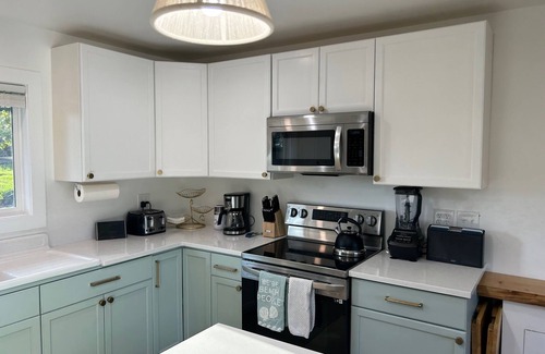 Garibaldi House | Relax at The Catch: Cozy Home with Mountain & Bay Views