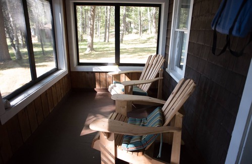 Hawks Cottage | Serene Cattail Cottage: Ocean & Lake Views Await You