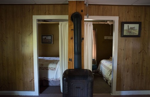 Hawks Cottage | Serene Cattail Cottage: Ocean & Lake Views Await You