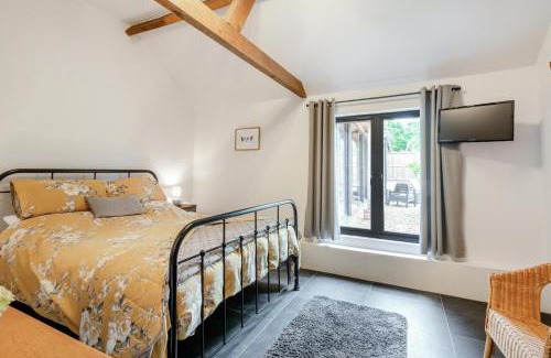Wood Dalling House | Discover Family-Friendly Comfort at The Cattle Barn