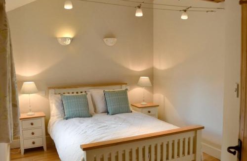 North Walsham House | Charming Stay at The Cattle Sheds: 4-Star Pet Friendly Retreat