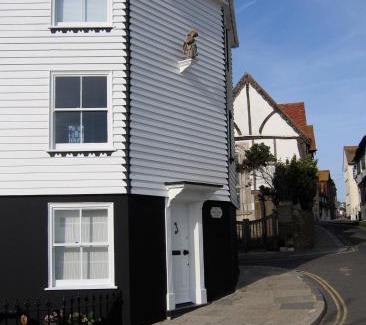 Old Town Hastings Bed & Breakfast | Oceanfront Relaxation at The Cavalier House B&B - Rated 9/10
