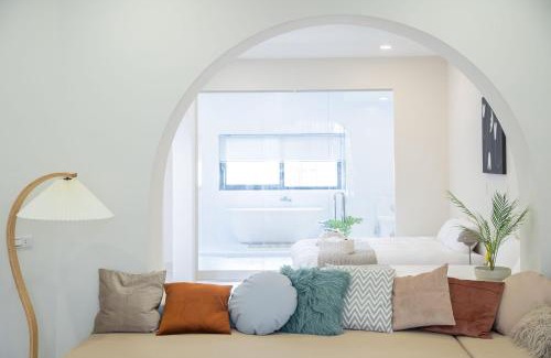 West Central District Apartment | Discover The Cave: Guest Rated 9/10 for Your Escape