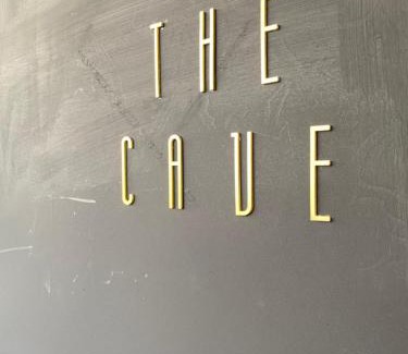 West Central District Apartment | Discover The Cave: Guest Rated 9/10 for Your Escape