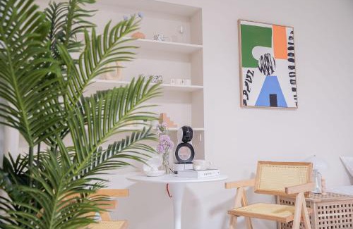 West Central District Apartment | Discover The Cave: Guest Rated 9/10 for Your Escape