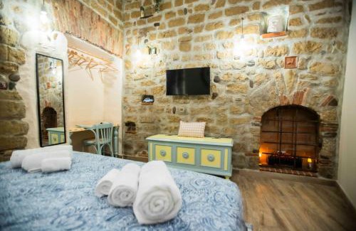 Historical Center Apartment | Discover The Cave: 4-Star Family Retreat with Breakfast