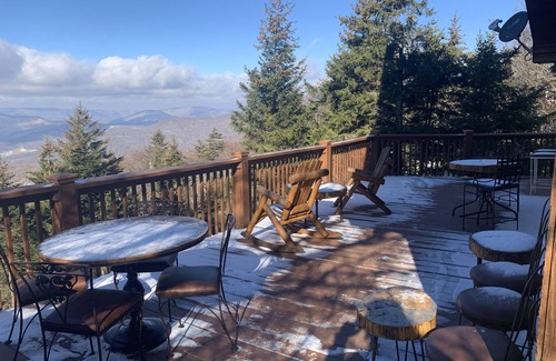 Snowshoe Ski Chalet | Top-Rated Cedar Chalet with Pool & Spa Amenities