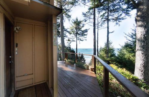 Otter Rock House | Cozy Cedar House: Pet-Friendly with Oceanfront Views