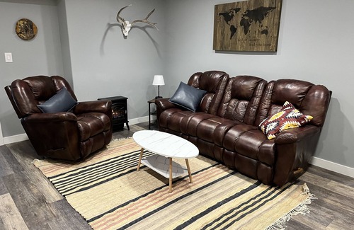 Yellowhead County House | Family-Friendly Cedar Suite Near Jasper East Gates