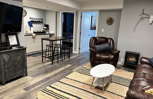 Yellowhead County House | Family-Friendly Cedar Suite Near Jasper East Gates