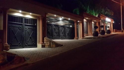 Valhalla Bed & Breakfast | Discover The Cedars Bed and Breakfast with Pool Access