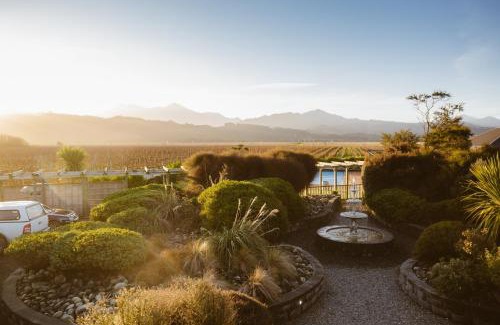 Renwick House | Pet-Friendly Retreat: The Cellar Door - Blenheim Home