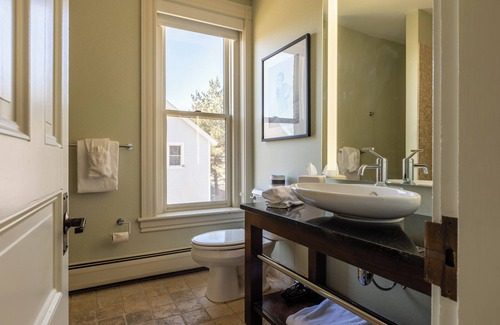 Concord Hotel | Experience Comfort at The Centennial - 4-Star Retreat