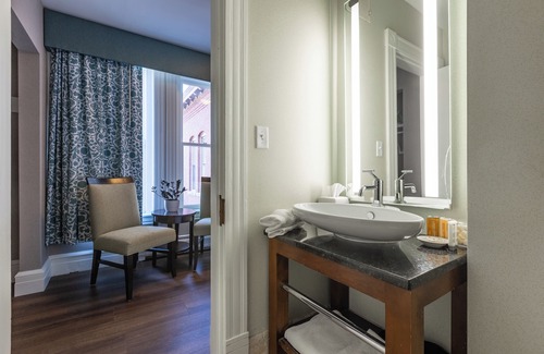 Concord Hotel | Experience Comfort at The Centennial - 4-Star Retreat