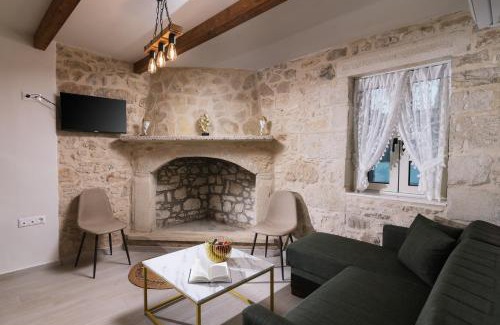 Vlachiana Apartment | Experience Ioulia: Oceanfront Stay in the Heart of Crete