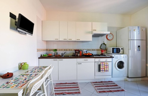 Sorrento City Centre Apartment | Ideal Base in Sorrento: Steps from the Station & Amenities