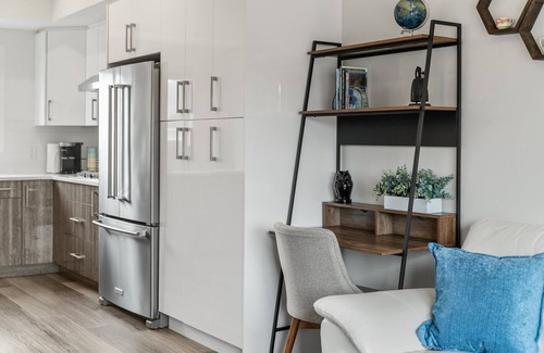 South Pandosy House | Exclusive Stay at The Central | Downtown with Rooftop Patio