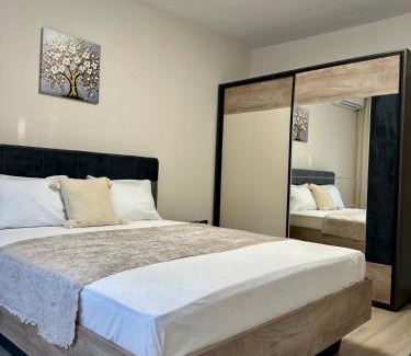 Petrich Apartment | The Central Suite