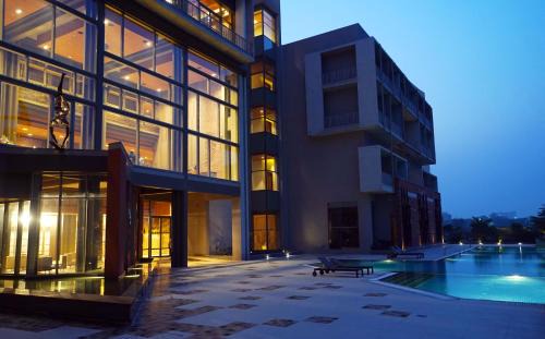 Auli Hotel | Oceanfront Bliss at The Centrum: 5-Star Guest Favorite