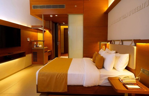 Mohangarh Hotel | Discover The Centrum: Family-Friendly with Pool & Spa
