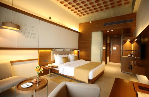 Mohangarh Hotel | Discover The Centrum: Family-Friendly with Pool & Spa