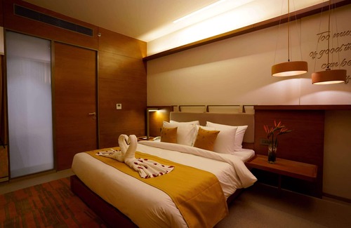 Mohangarh Hotel | Discover The Centrum: Family-Friendly with Pool & Spa