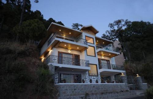 Kumarhatti Apartment | Modern Villa with Kitchen & Breakfast - Cerro Rico Awaits