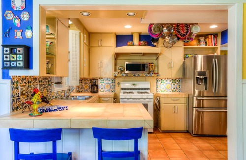 Allandale House | Experience Vibrant Comfort at The CHA CHA CHA Retreat